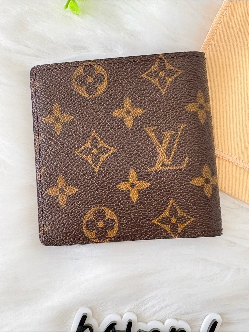 Louis Vuitton Monogram Canvas Men's Bifold Wallet - Picture 4 of 14